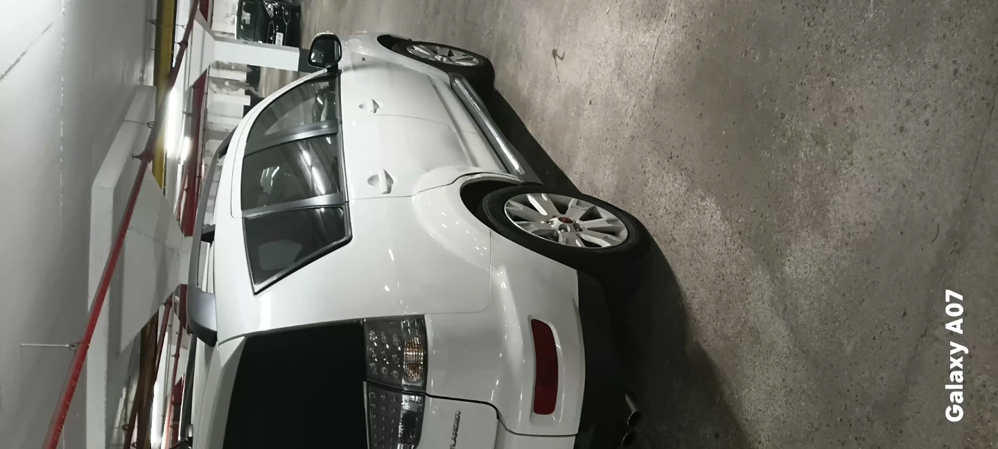 White Mitsubishi Outlander V6 MIVEC SUV - photo 5