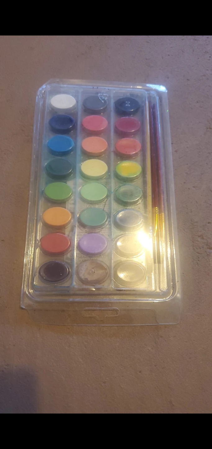 24-colour watercolour paint set with brush