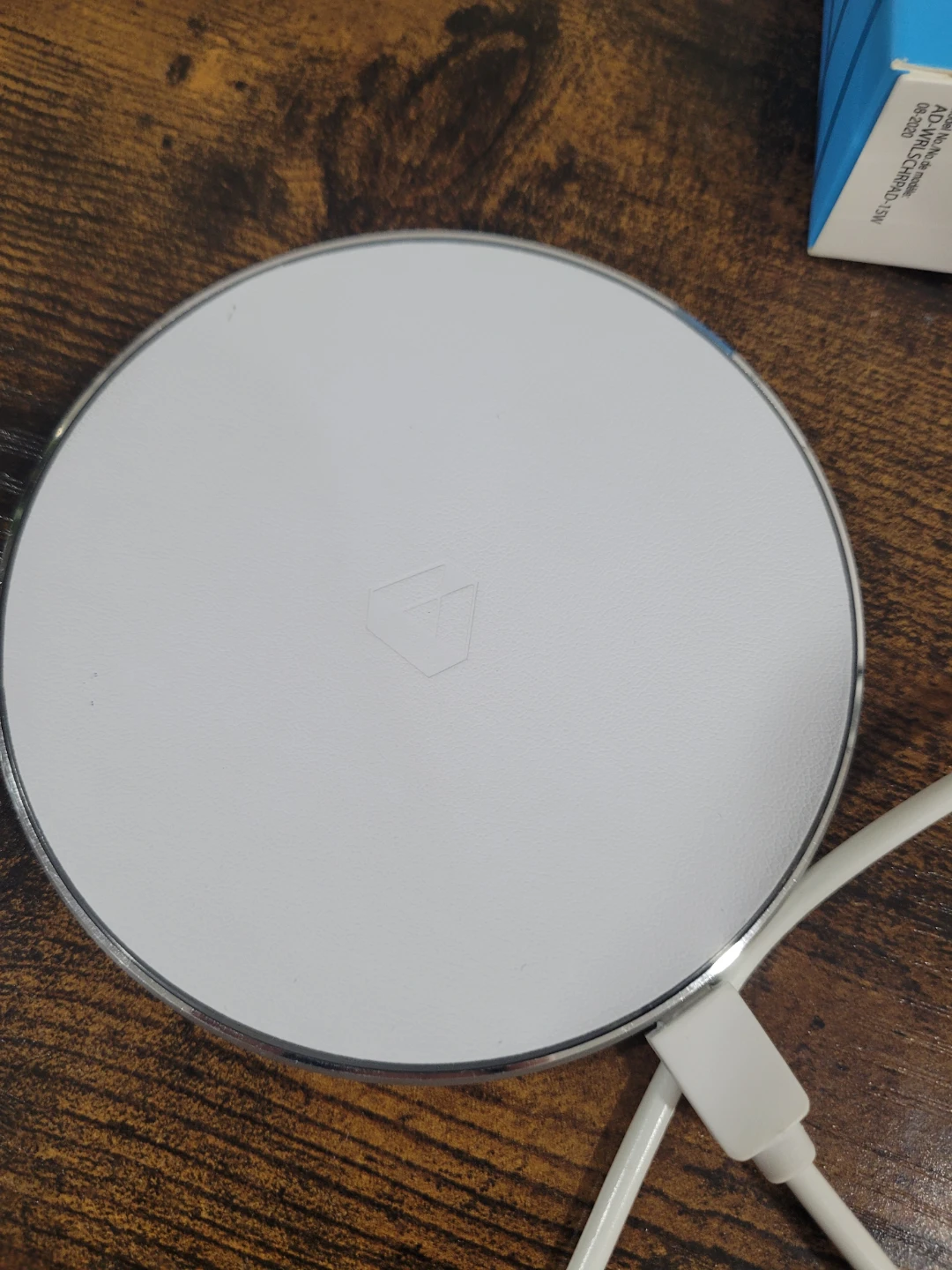Adreama 15W Fast Wireless Charging Pad with Wall Charger - photo 3