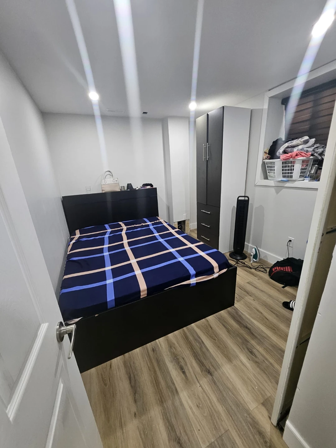 BASEMENT FOR RENT - photo 2