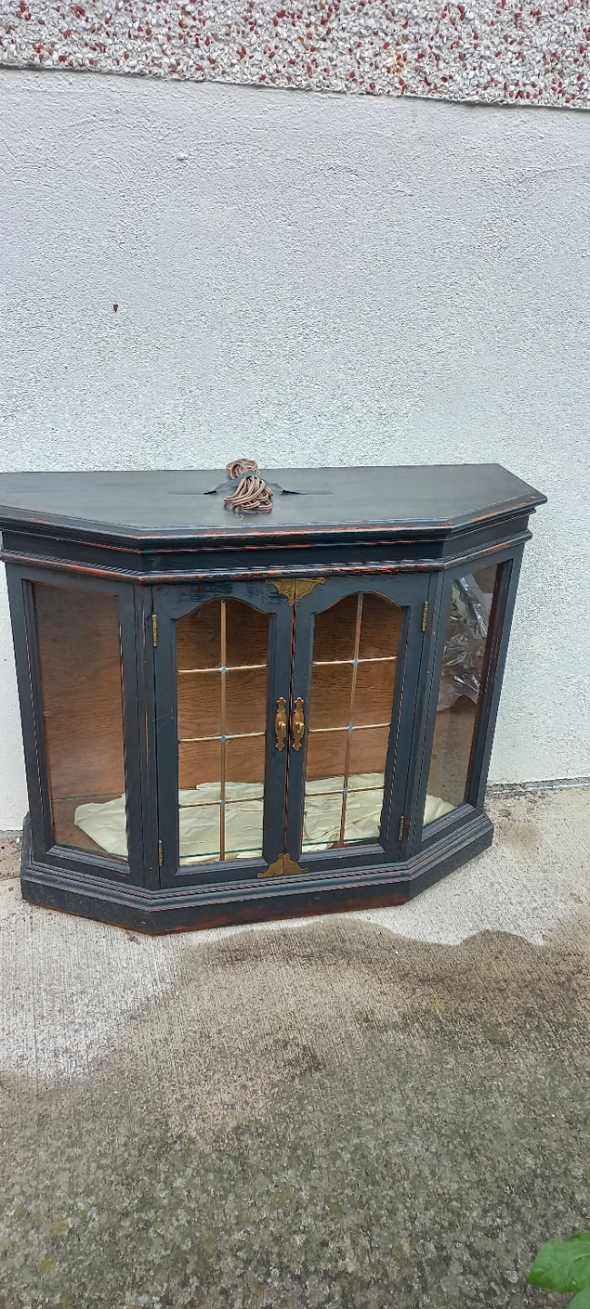 Corner display cabinet