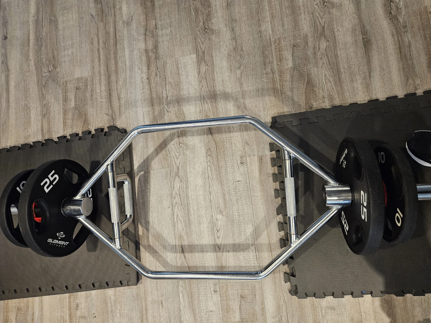 Synergee Trap bar 25kg with weights plus mats, price firm
