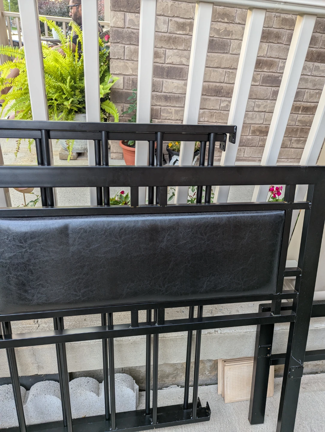 Single bed frame in mint condition. Free - photo 2