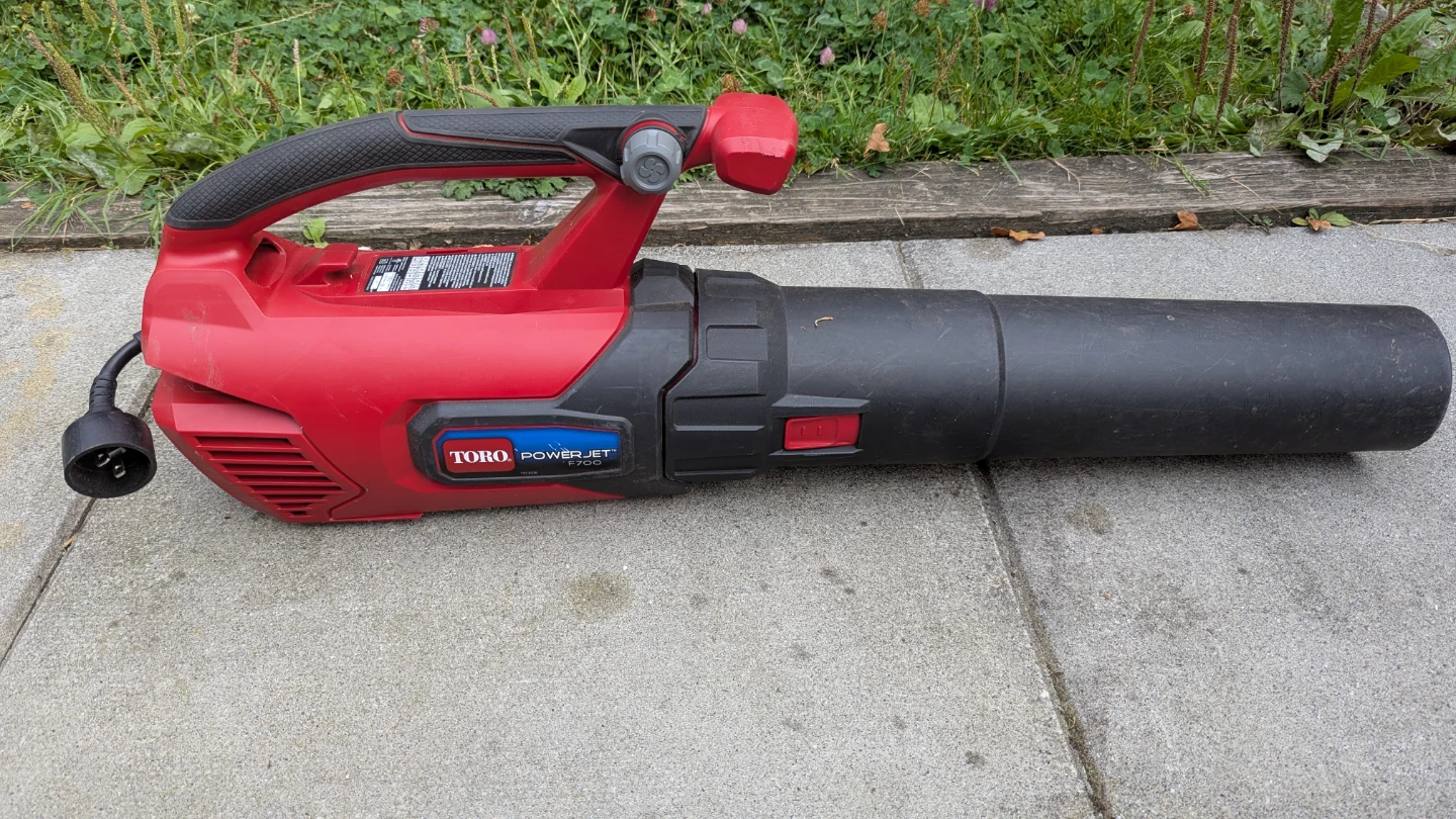 Toro PowerJet F700 Electric Leaf Blower