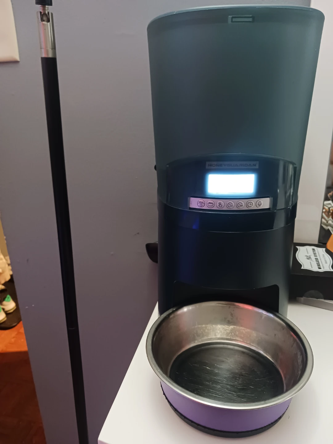 Automatic pet feeder