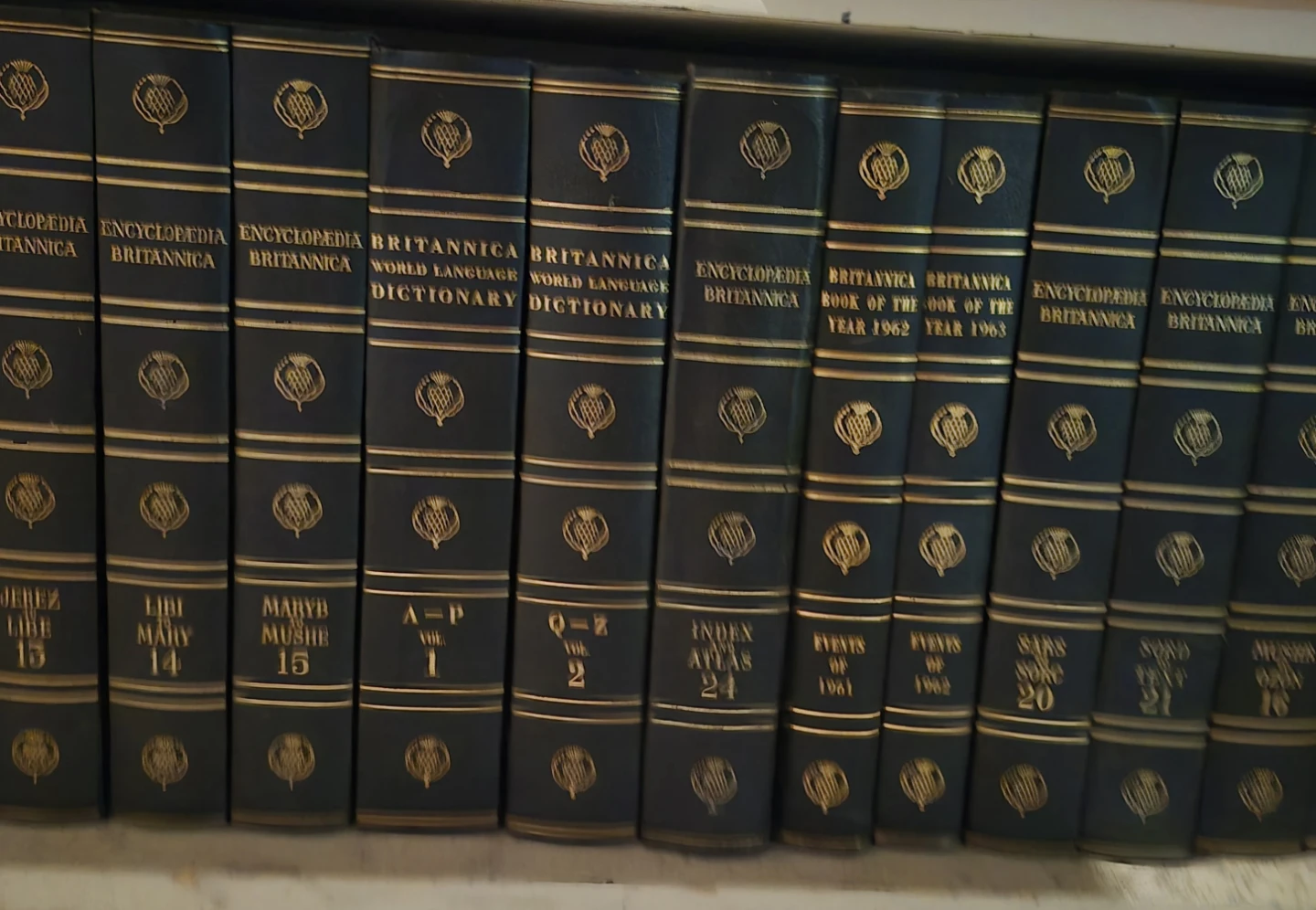 Encyclopaedia Britannica and World Language Dictionary set - photo 2