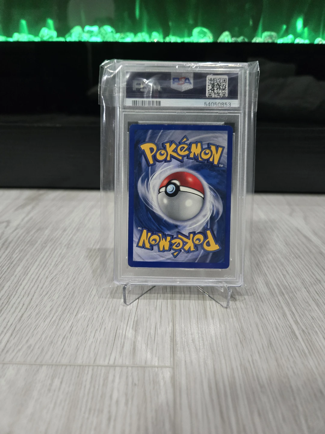Pokemon 1999 Base Set Shadowless Venusaur PSA 8 - photo 2