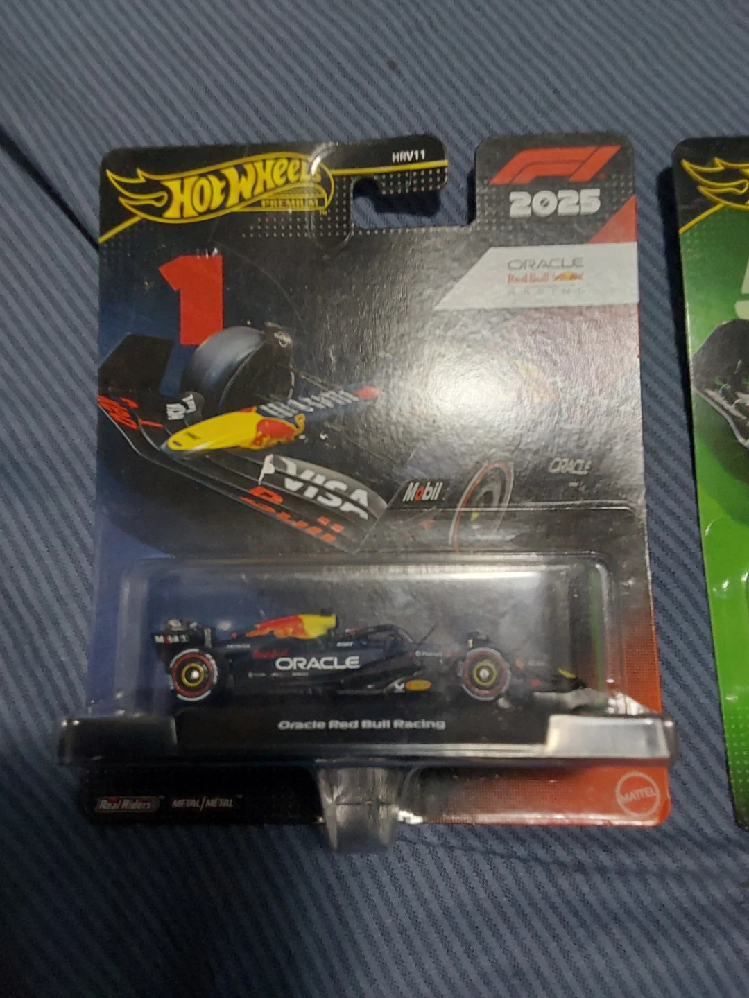 Hot Wheels Premium F1 2025 Oracle Red Bull Racing & Kick Sauber - photo 3