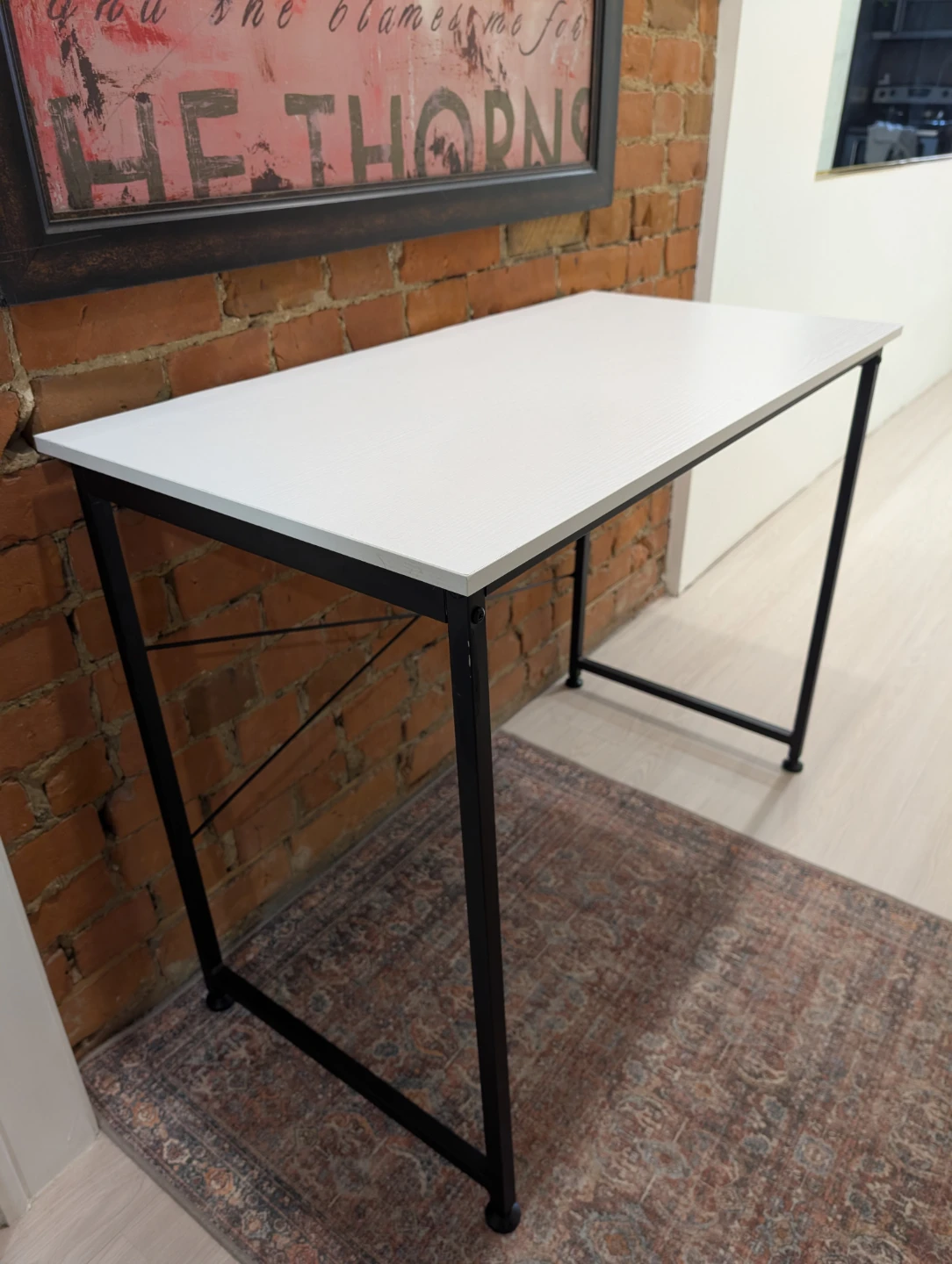 Desk - photo 2