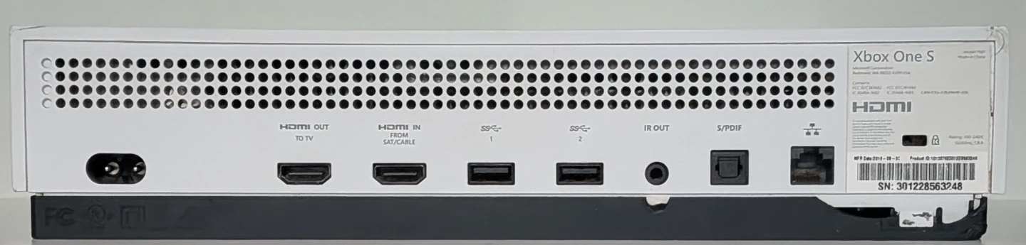 Well-kept 500GB Xbox One S w/ Controller, Cables & Game - $170 - photo 4