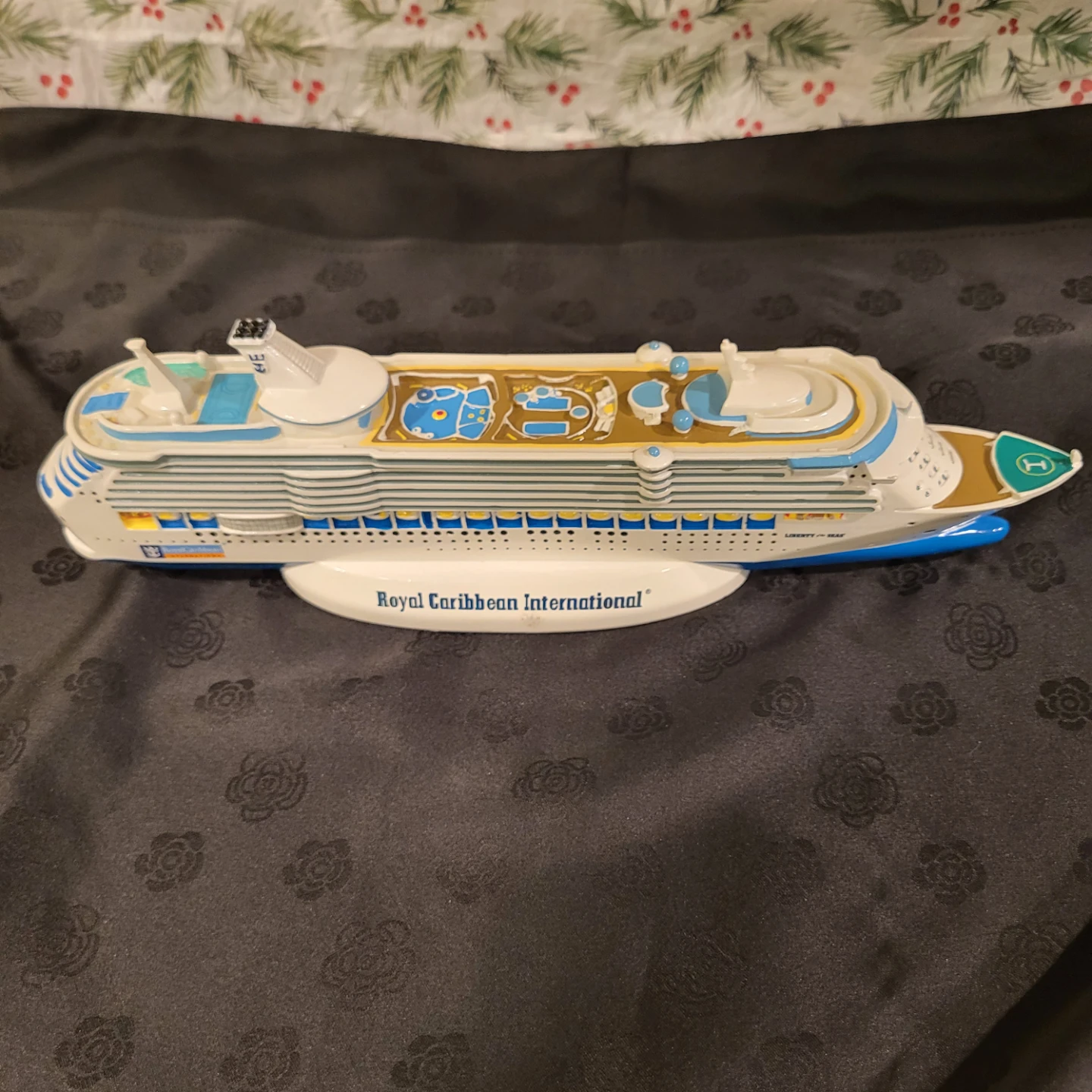 Royal Caribbean Liberty of the Seas Cruise Ship Model - photo 3