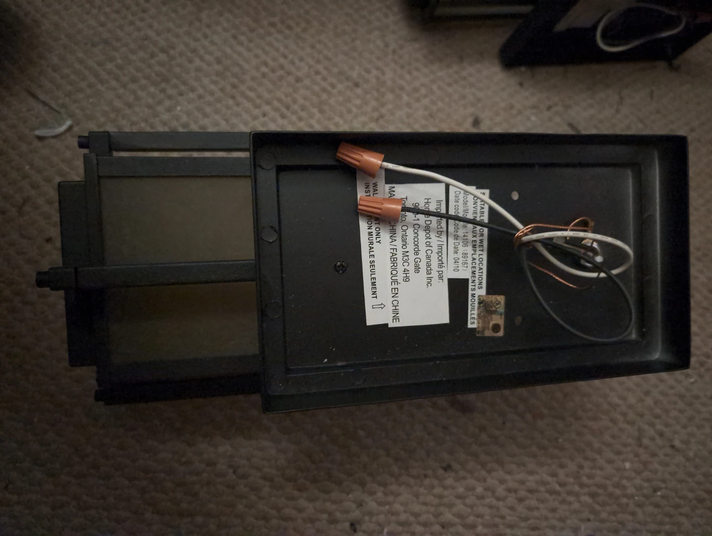 FREE 2 Outdoor Light Fixtures - photo 5