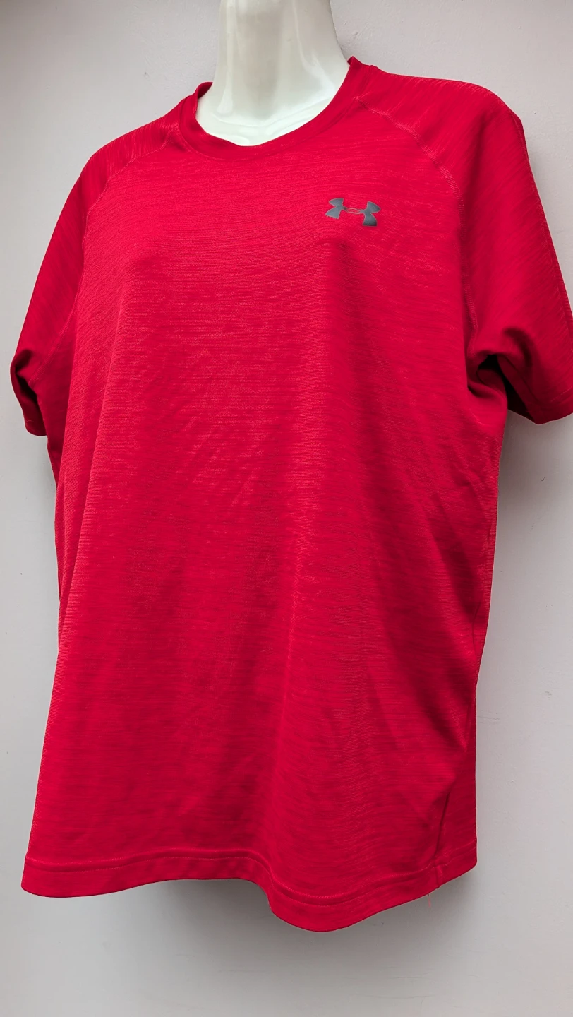 Men's Under Armour Red T-Shirt sz MEDIUM