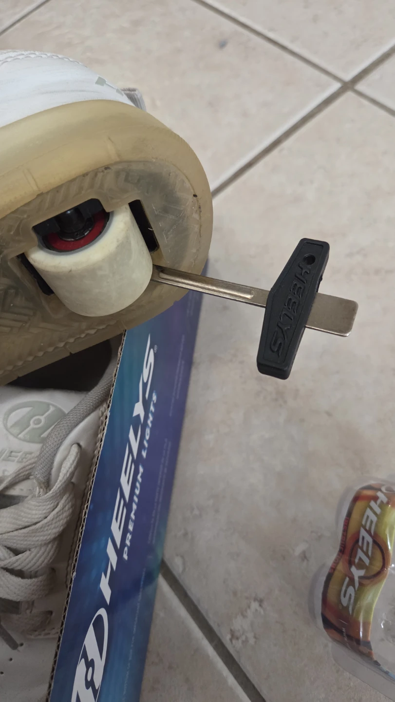 Heelys Premium Lights Roller Shoes - photo 3