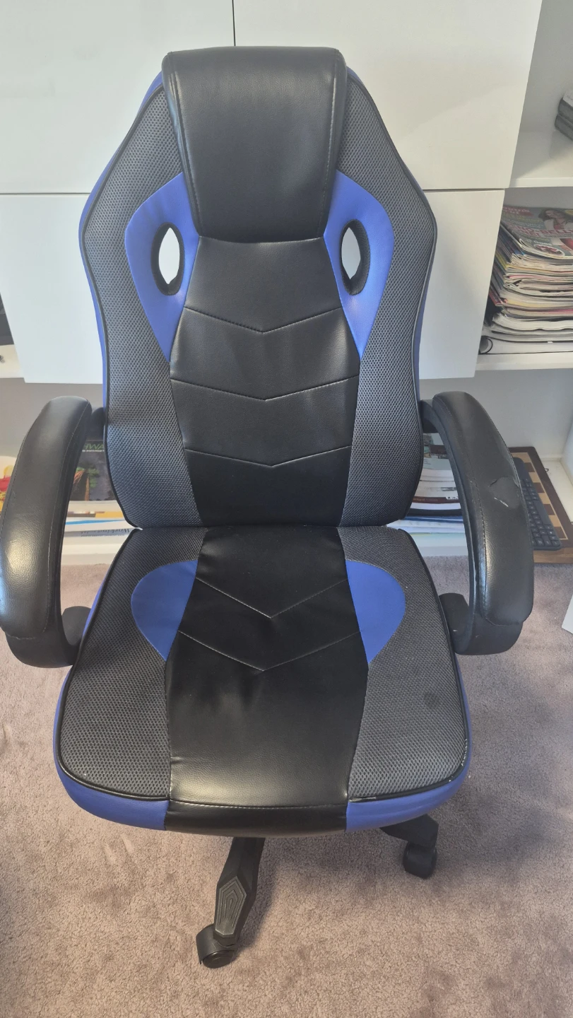 Gaming Chair and Desk Set - photo 2