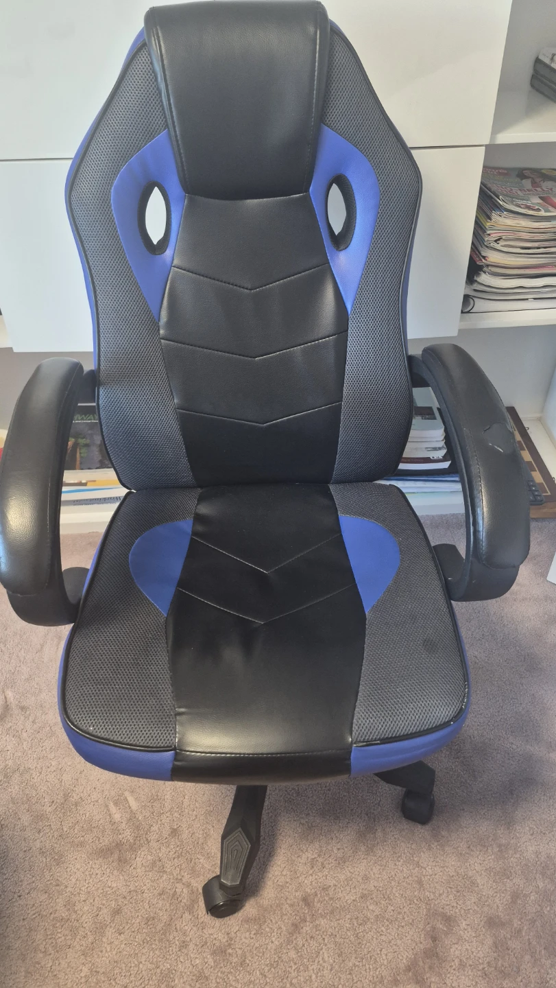 Gaming Chair and Desk Set - photo 3