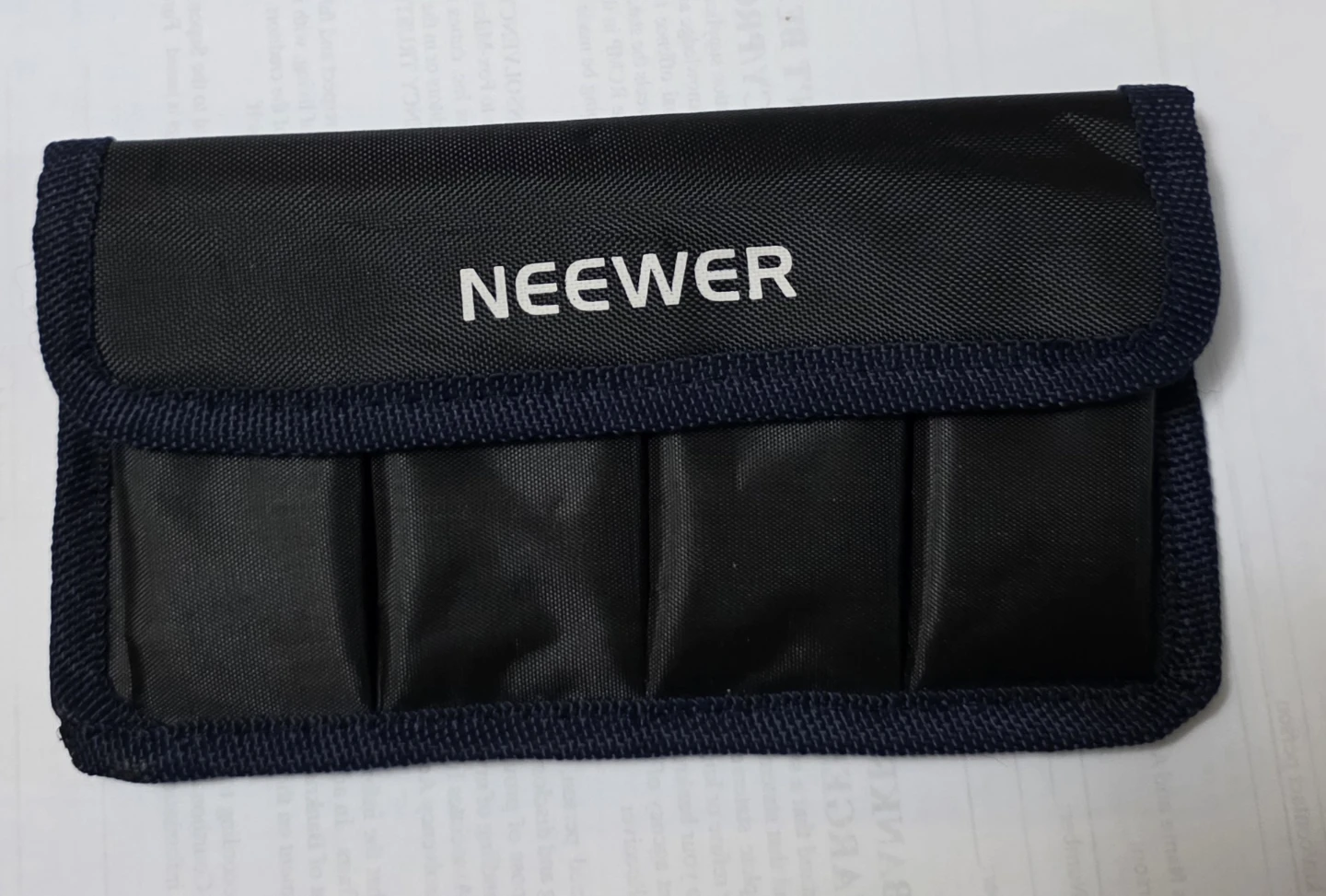 Neewer 4 slot Camera Battery holder