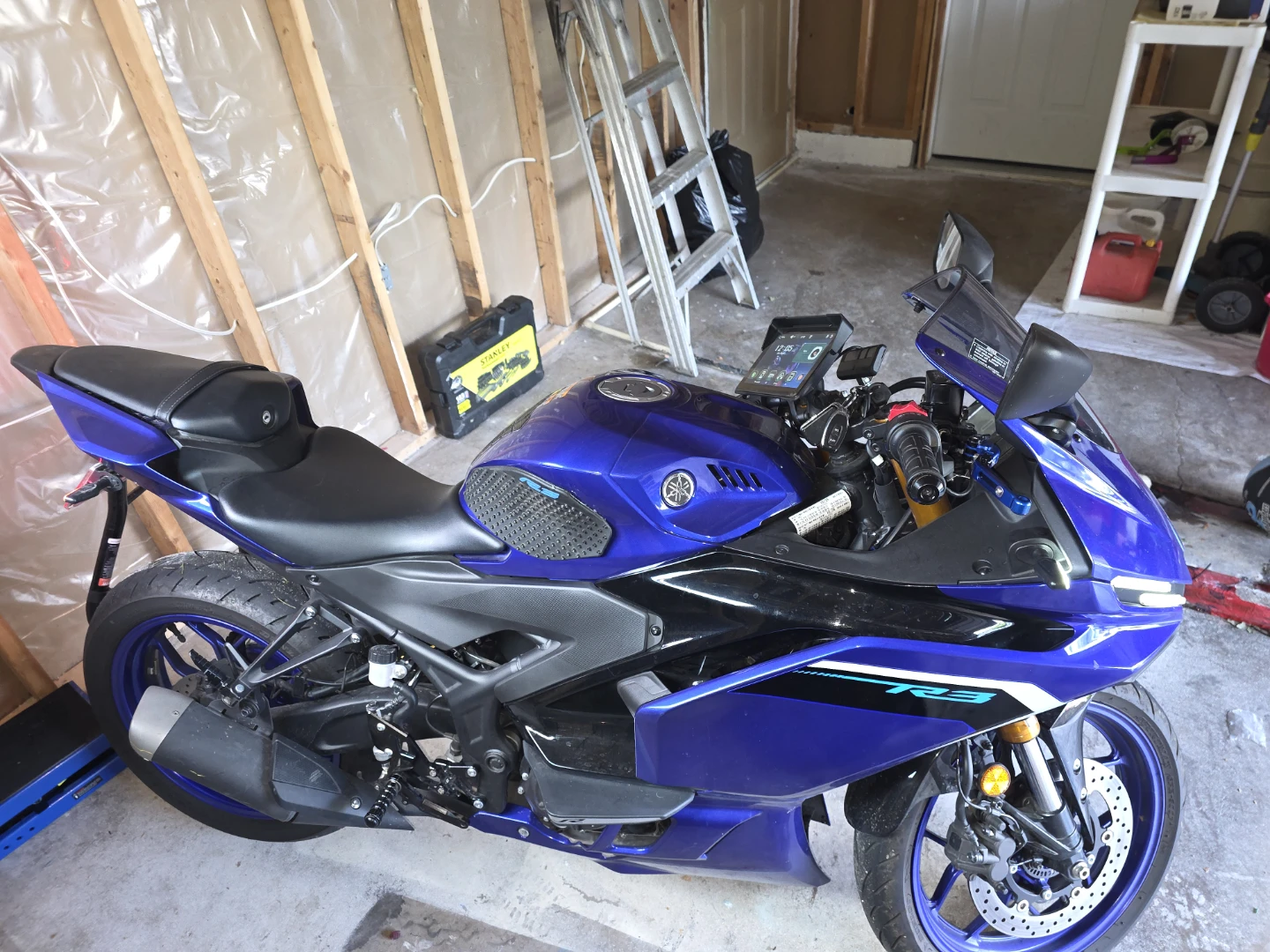 2025 Yamaha R3 Sport Motorcycle - photo 3