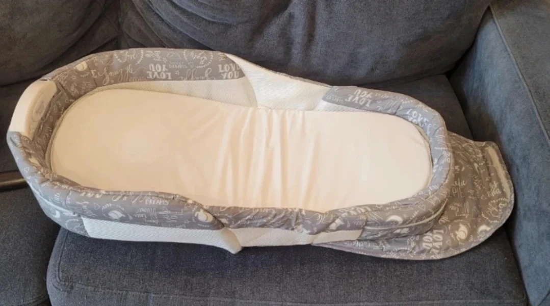 Baby Lounger/Sleep N Play Portable Bassinet - photo 3