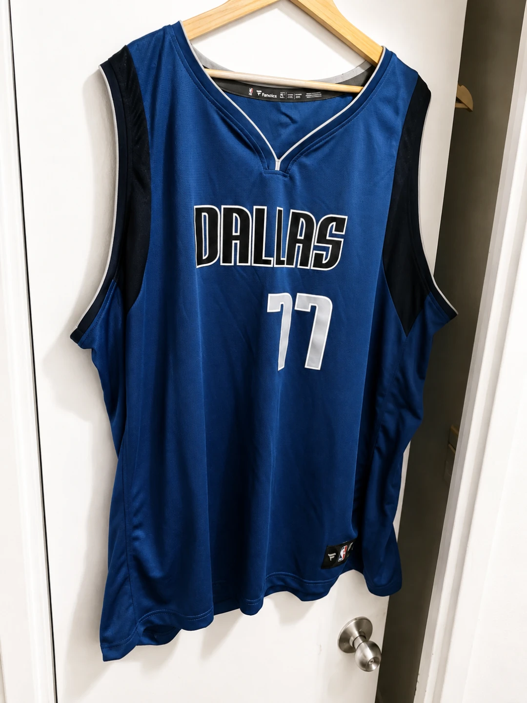 NBA Jerseys - Multiple Teams & Sizes