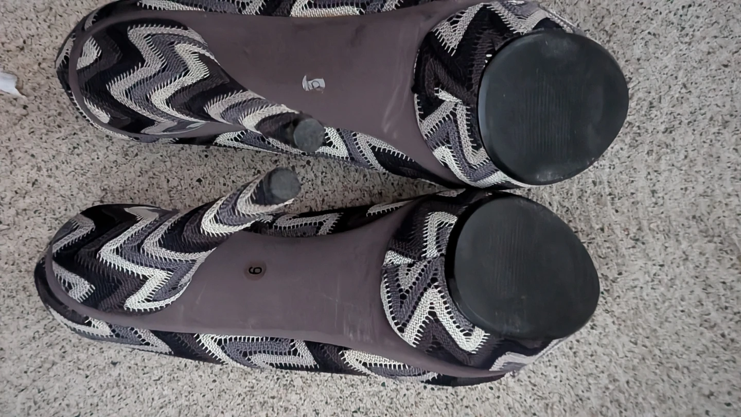 Two Lips Black & Grey Chevron Pattern Heels - photo 5