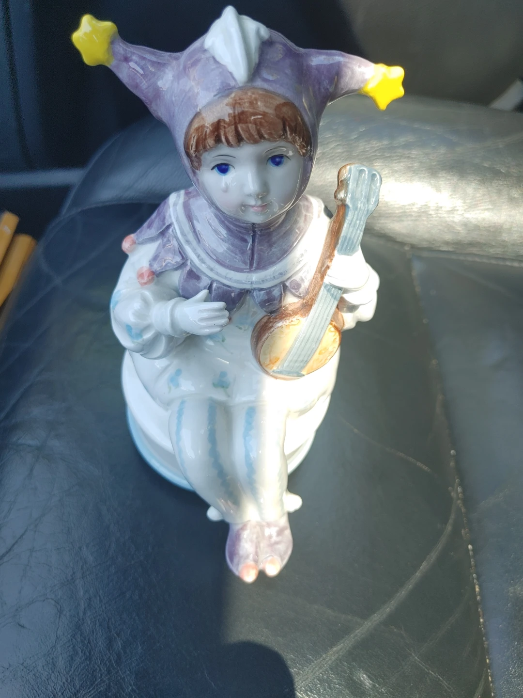 Jester Figurine with Lute - photo 2