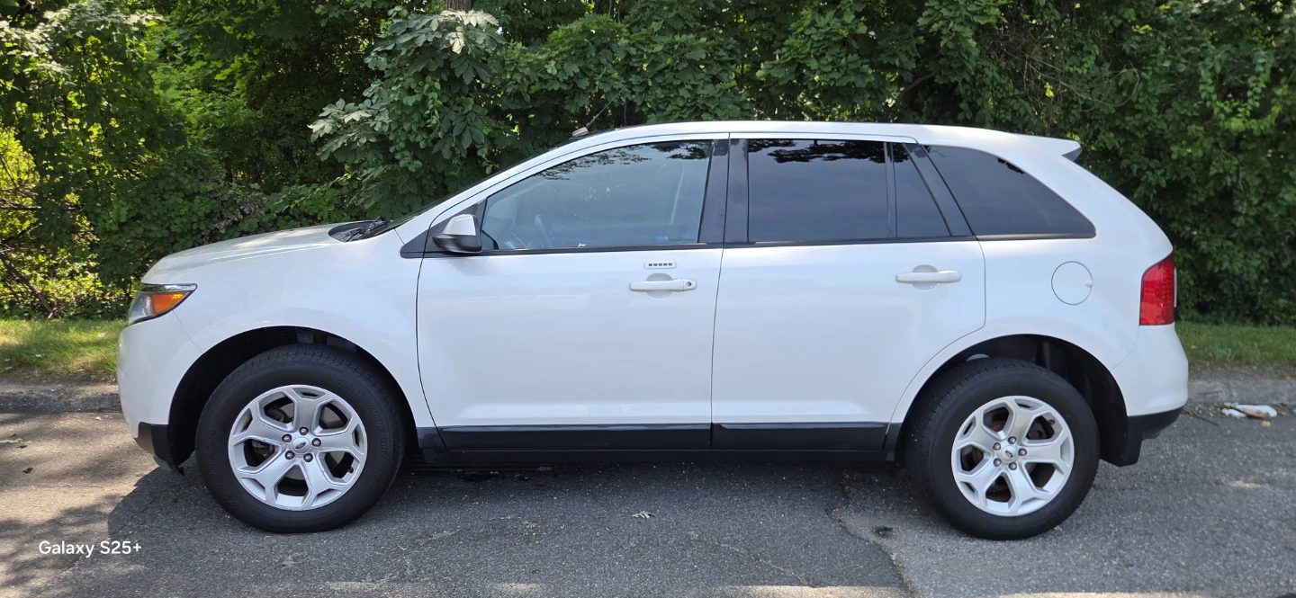 White Ford Edge SUV