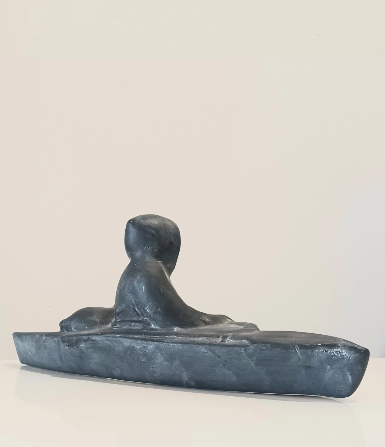 Unique Inuit Hand Carved Stoneware Seal Hunter Kayak Statue - photo 3
