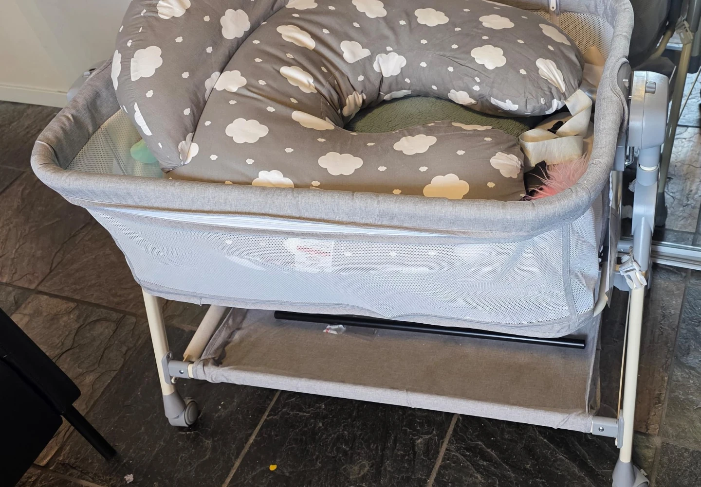 Grey Cloud Print Baby Bassinet with Nursing Pillow