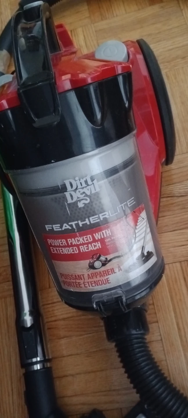 Dirt Devil FeatherLite Bagless Vacuum - photo 2