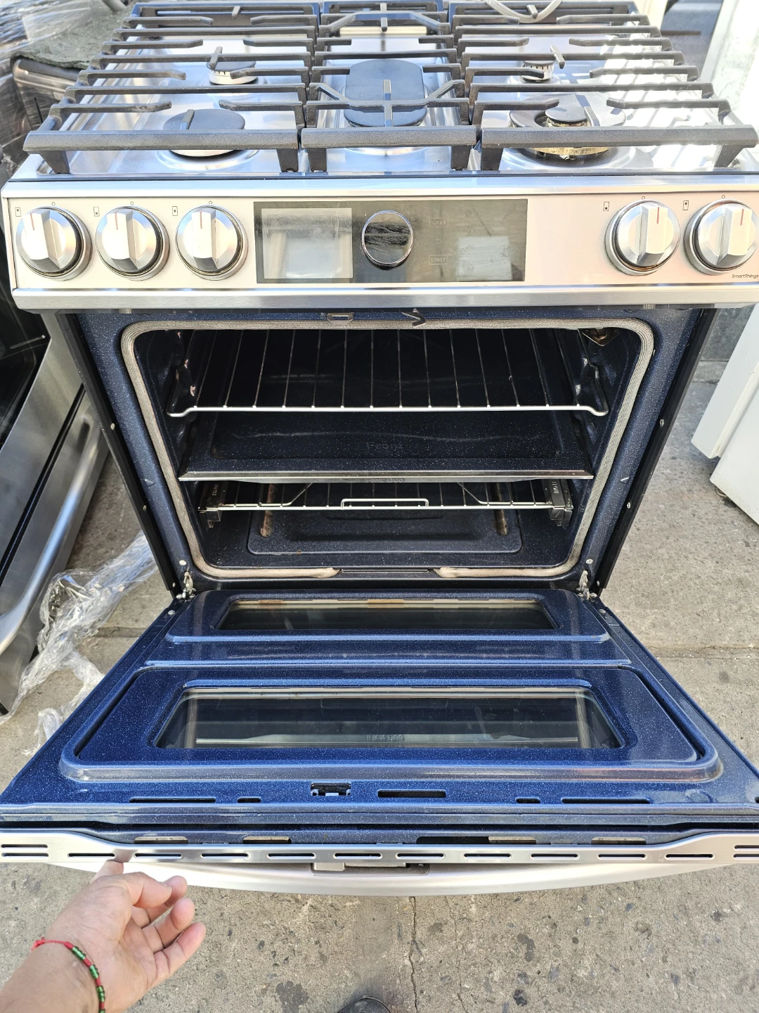 Samsung 30" stainless steel Gas Range - photo 3