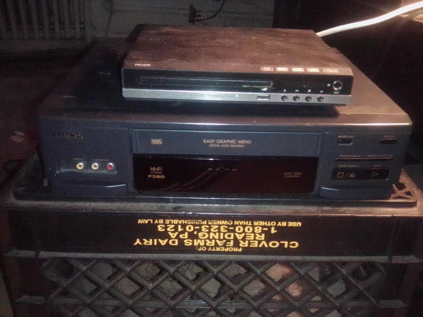 Hitachi Hi-Fi VCR with DVD Player with remote control and wires