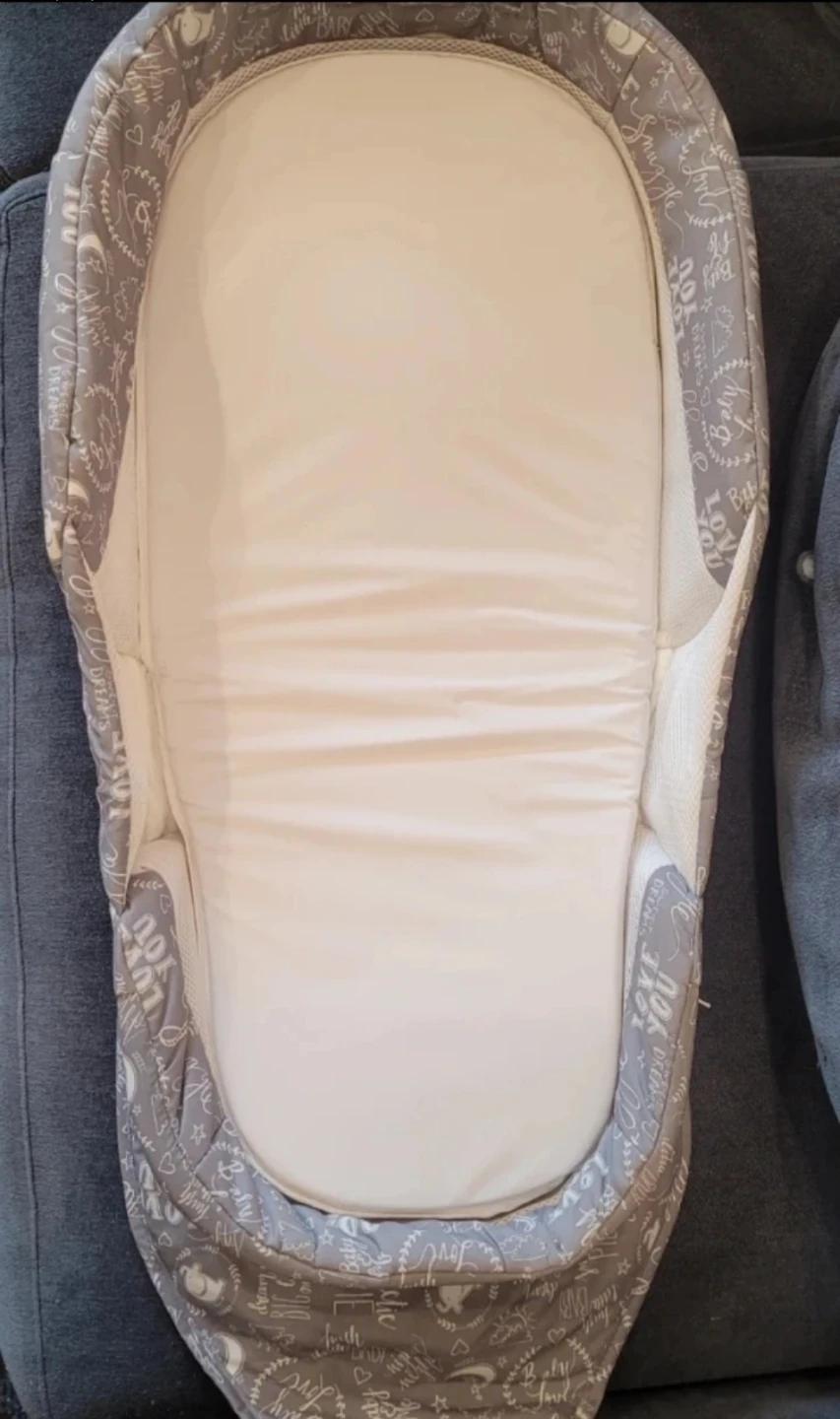 Baby Lounger/Sleep N Play Portable Bassinet