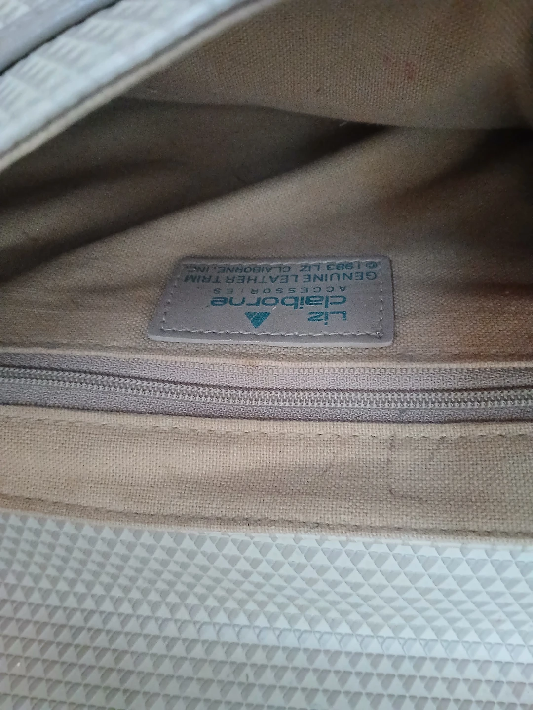 Liz Claiborne Beige Textured Shoulder Bag - photo 2