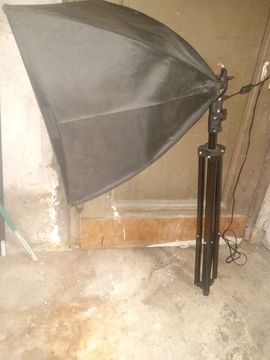 FOUR studio lights.... - photo 2
