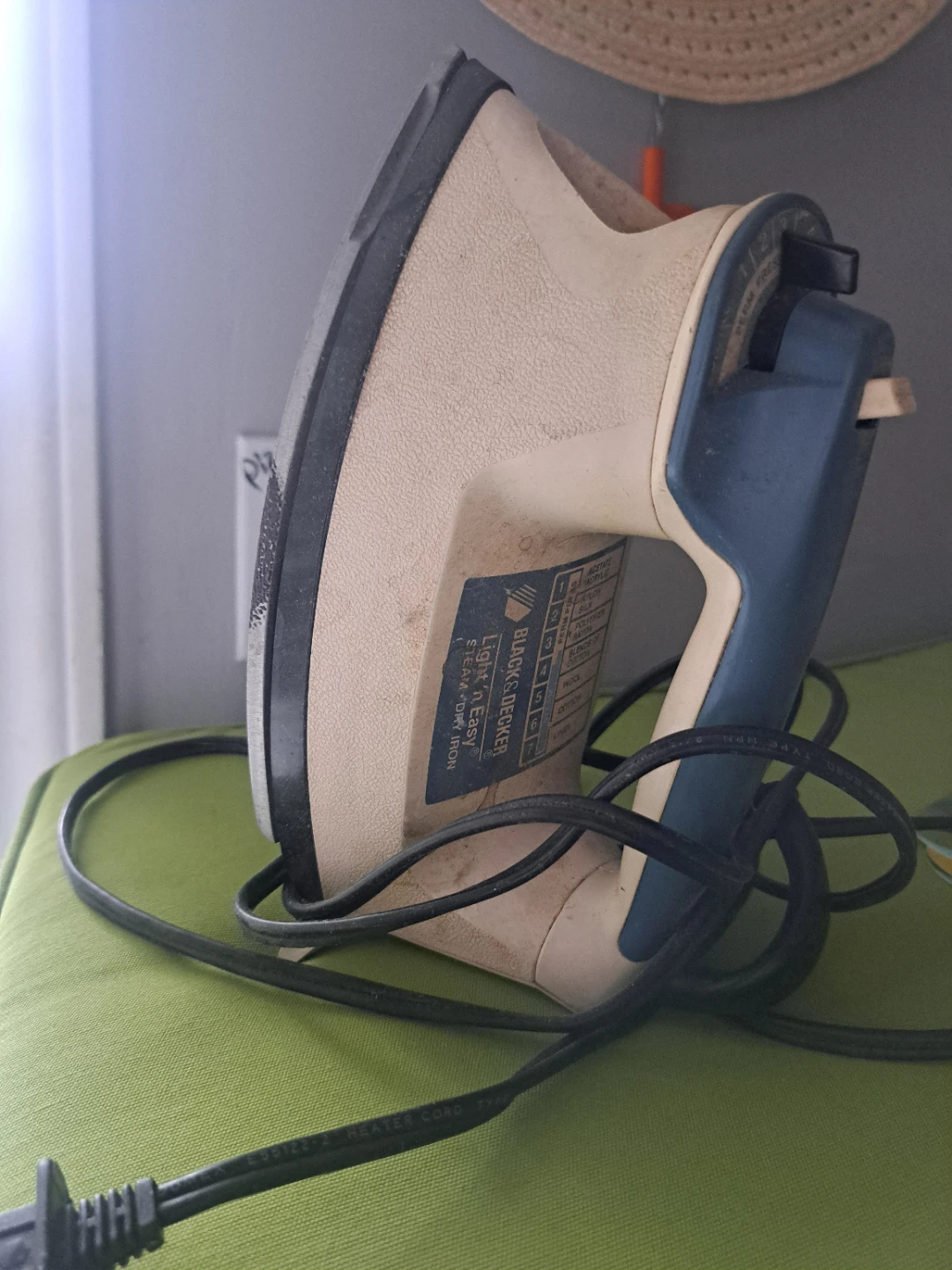 Black & Decker Light 'n Easy Steam Dry Iron