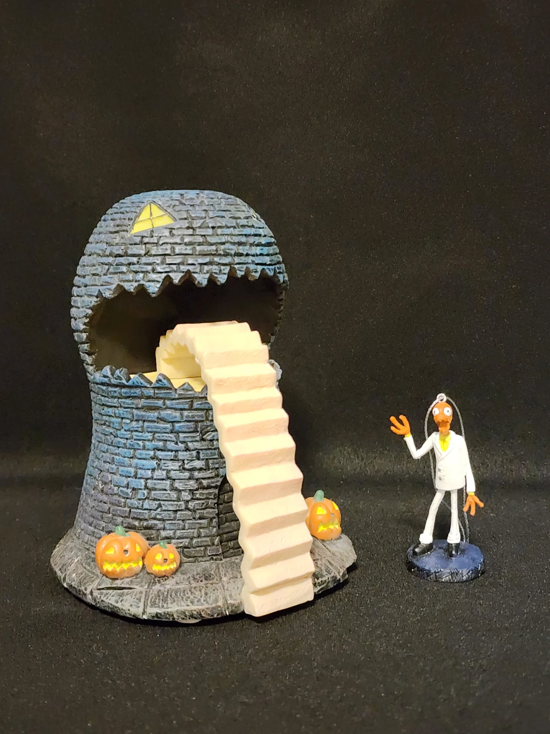 Tim Burton's-NBC-LIZARD HOUSE-$95.00CAD
