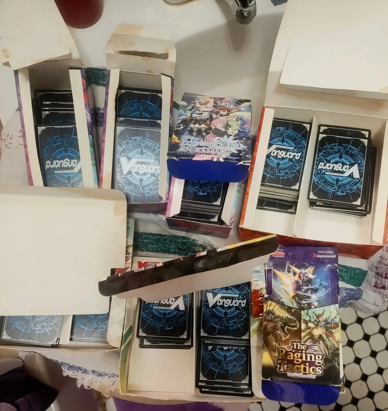 Vanguard Card Game Booster Boxes Lot open boxes - photo 4