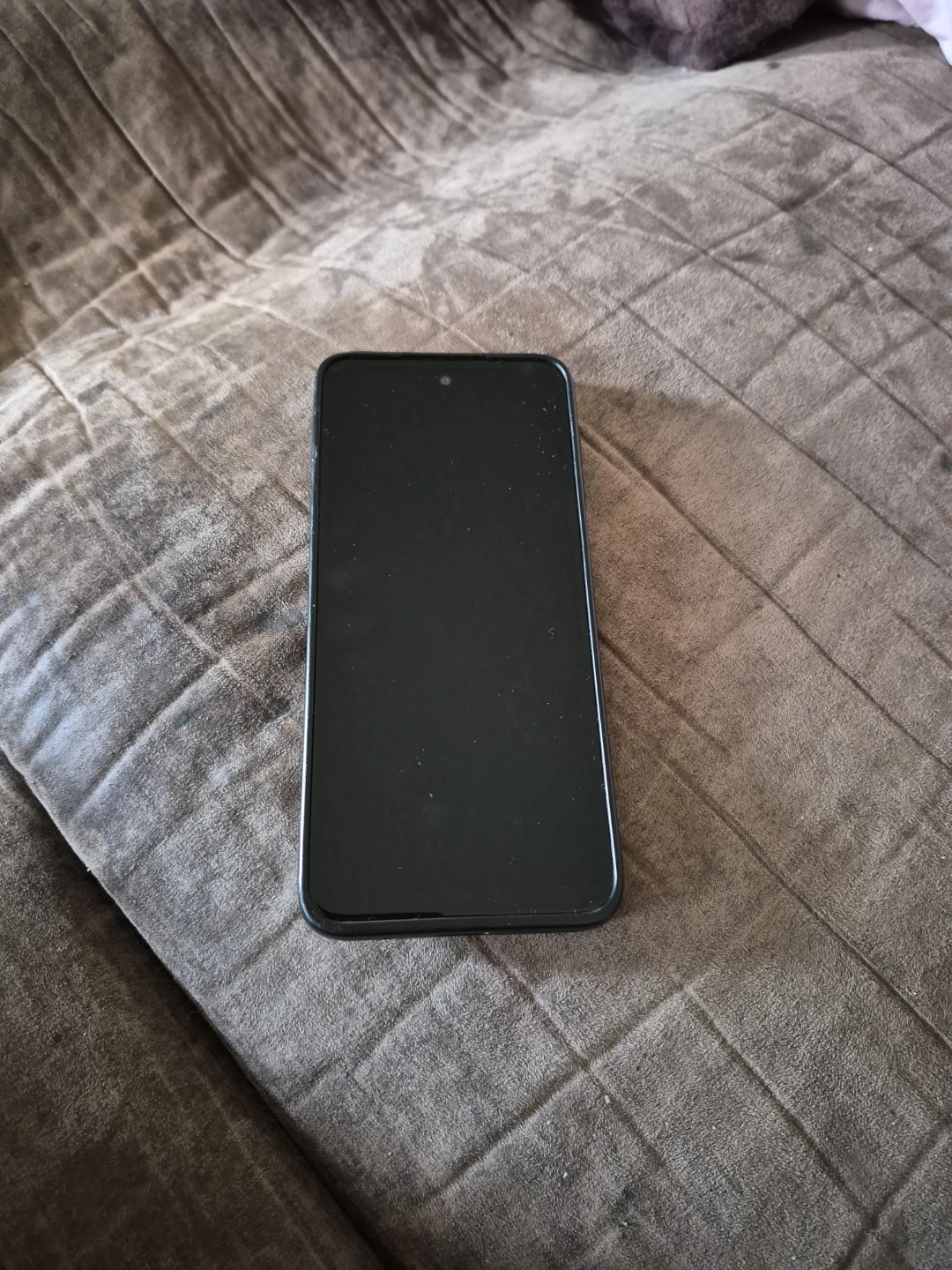 Moto G Play 2025 Phone with Accessories