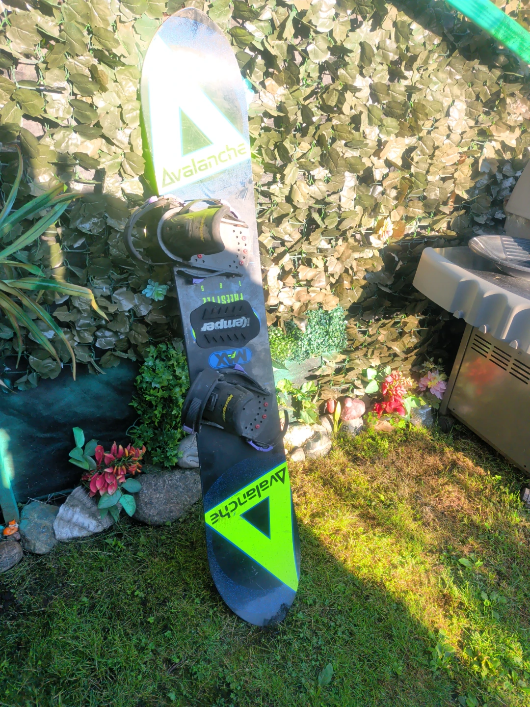 Avalanche Snowboard