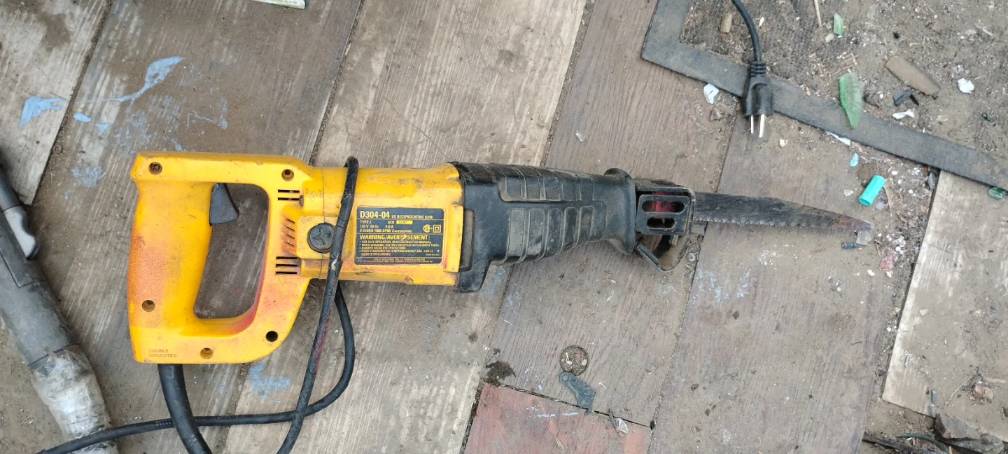 Yellow Reciprocating Saw D304-04