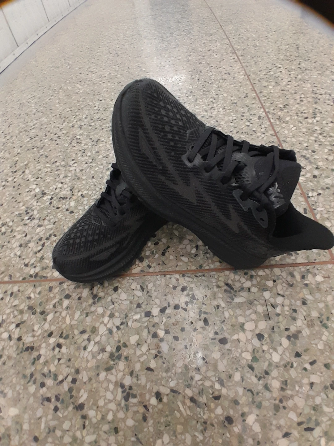 Hoka Clifton 9 Black Running Shoes Women's Size 7 - photo 2