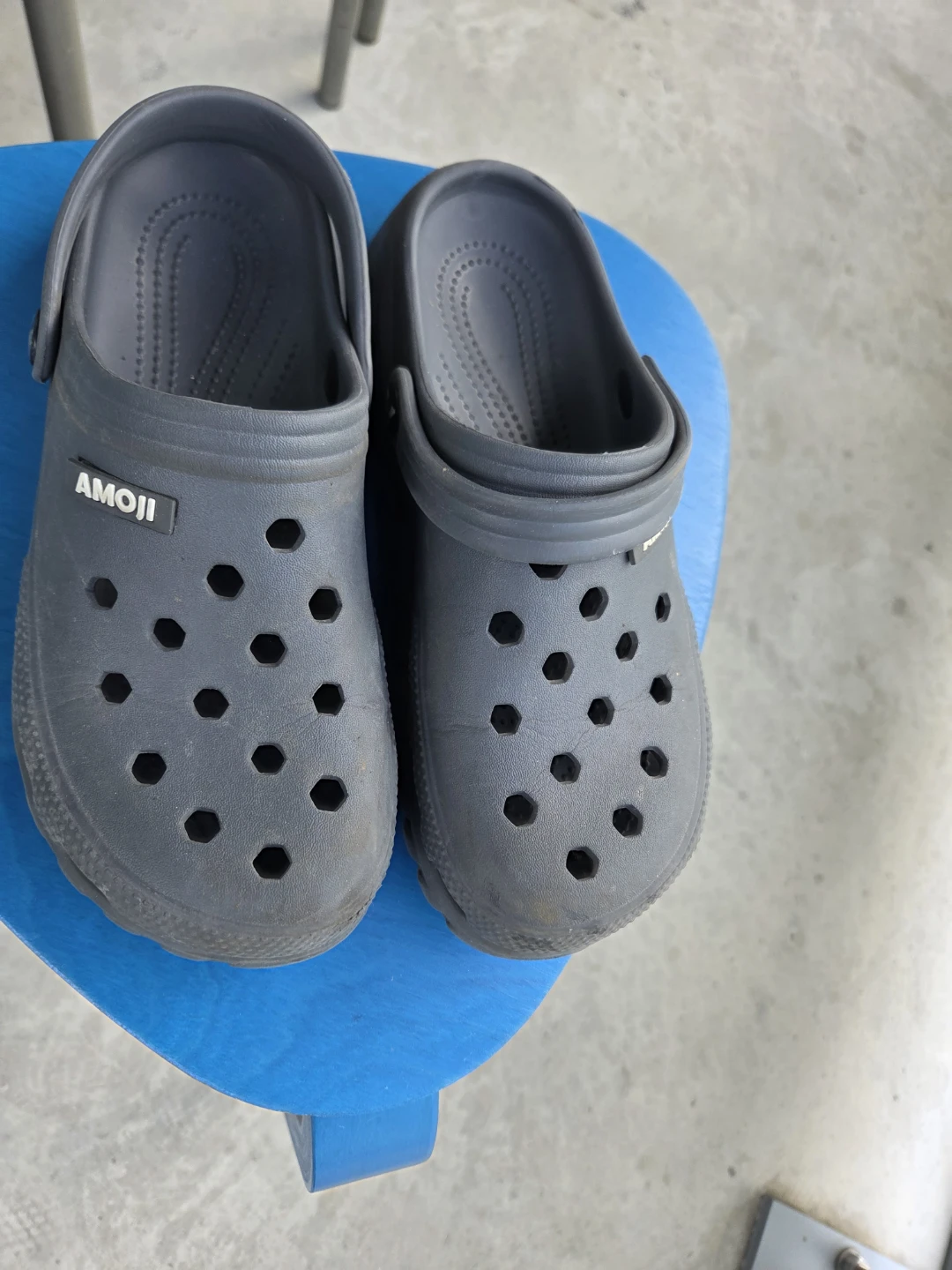 AMŌJII Grey Clogs - photo 5