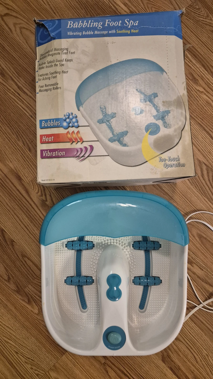 Bubbling foot spa