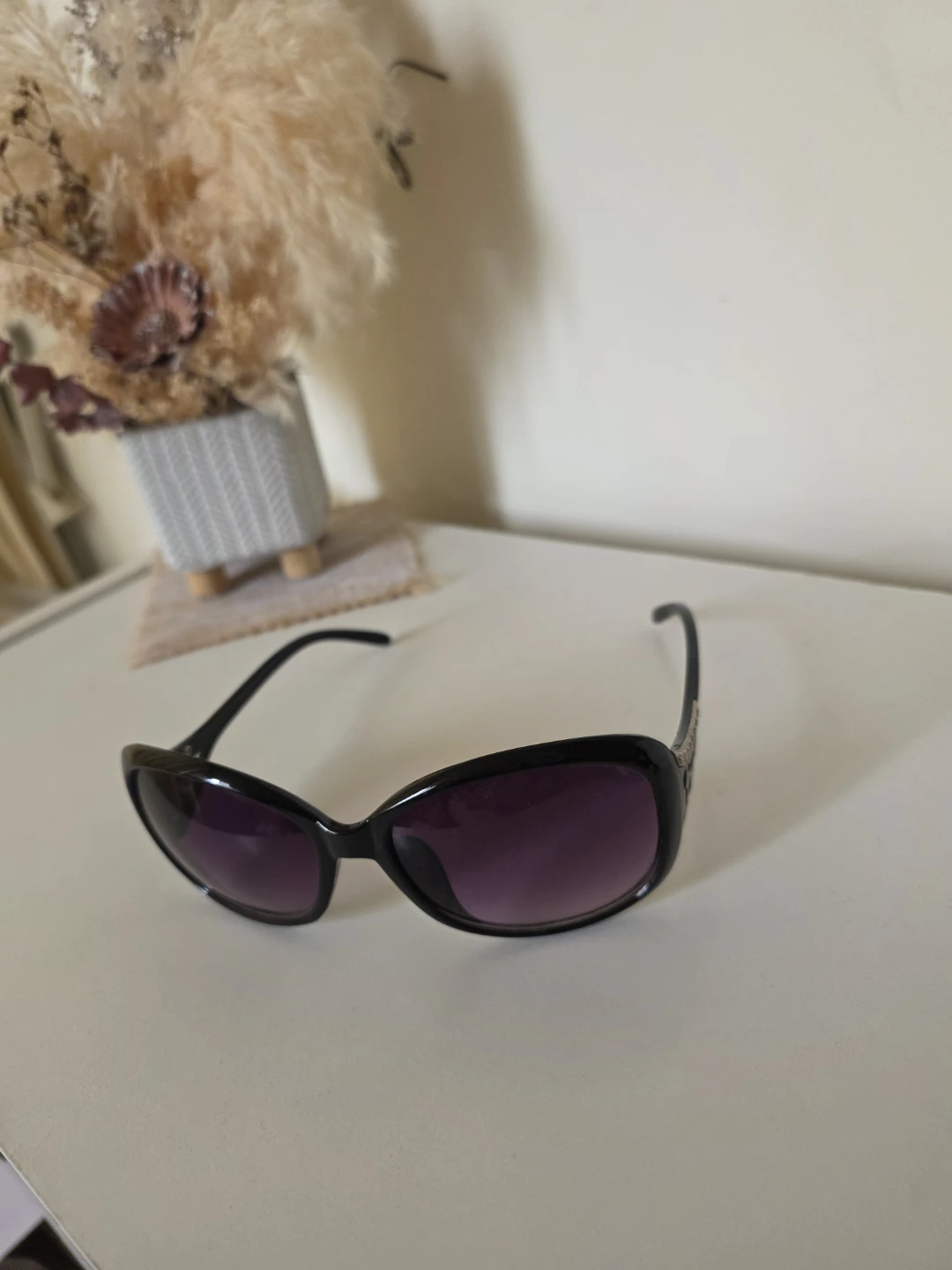 Black Sunglasses - photo 2