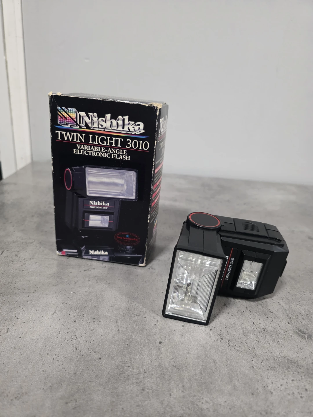 Nishika Twin Light 3010 Variable-Angle Electronic Flash