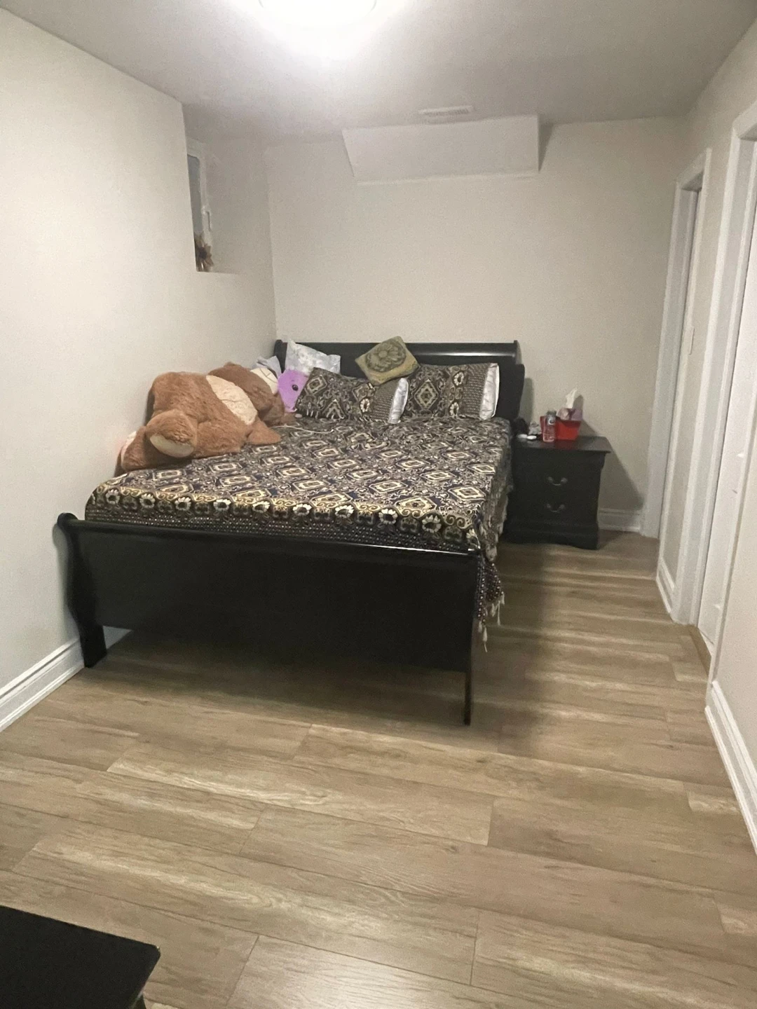 One Bedroom/living legal Basement apartment - photo 2