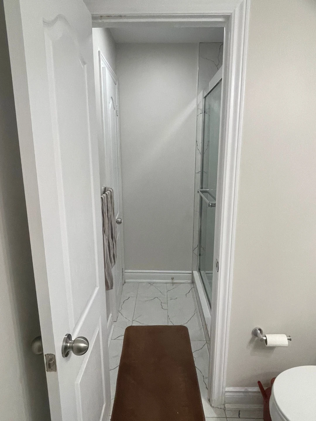 One Bedroom/living legal Basement apartment - photo 5