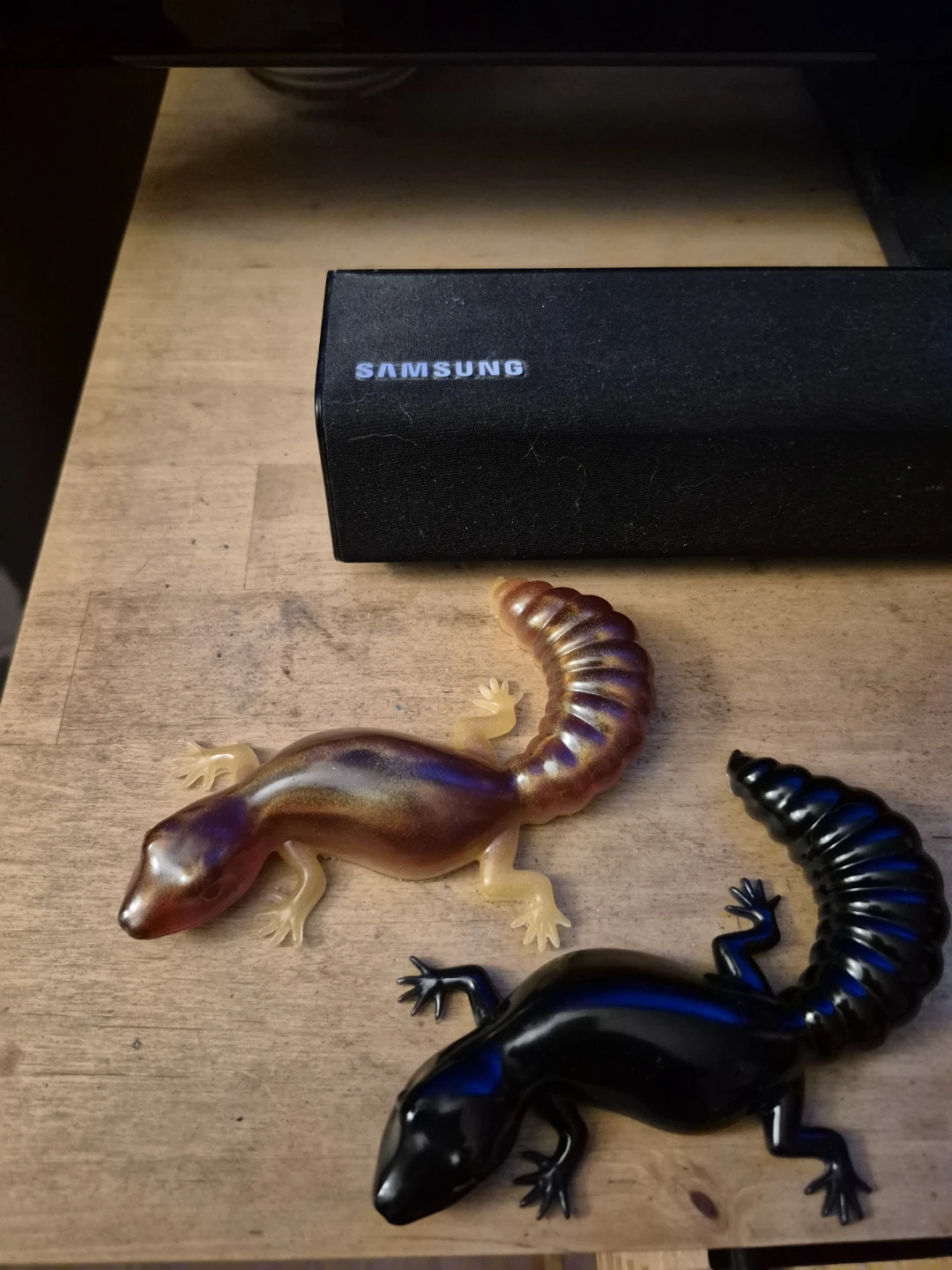 2 Gecko Figurines - Brownish-gold and Black