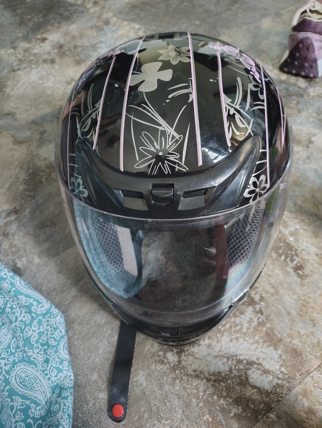 Black Motorcycle Helmet with Pink Flower Design - photo 2